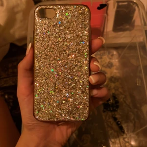 Mobil skal  - Mobil skal till iphon 7 använd ganska många gånger men ser ganska bra ut 