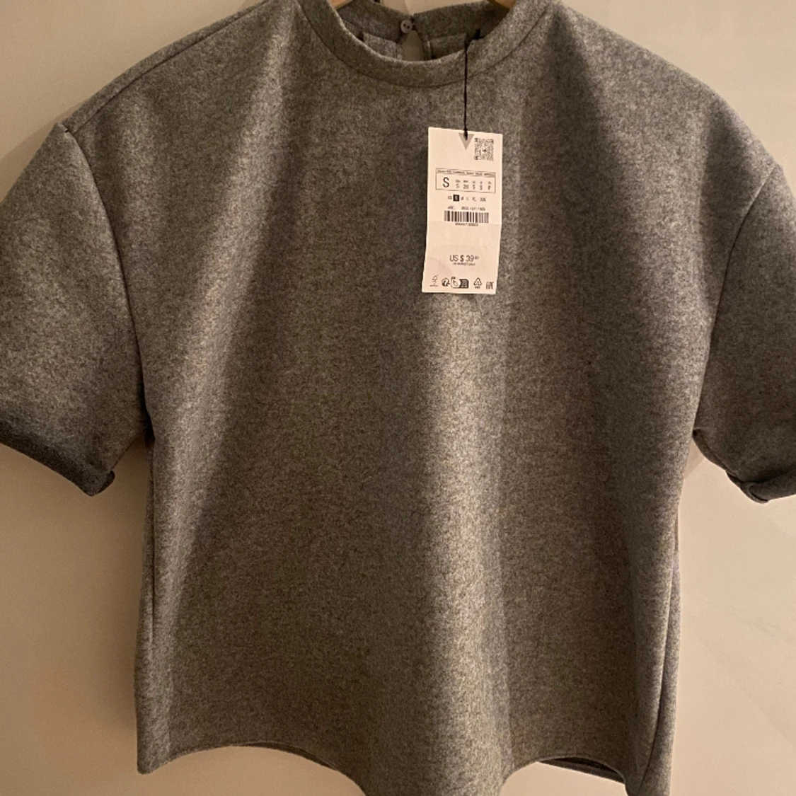 Grå kort ärmad tröja - 91