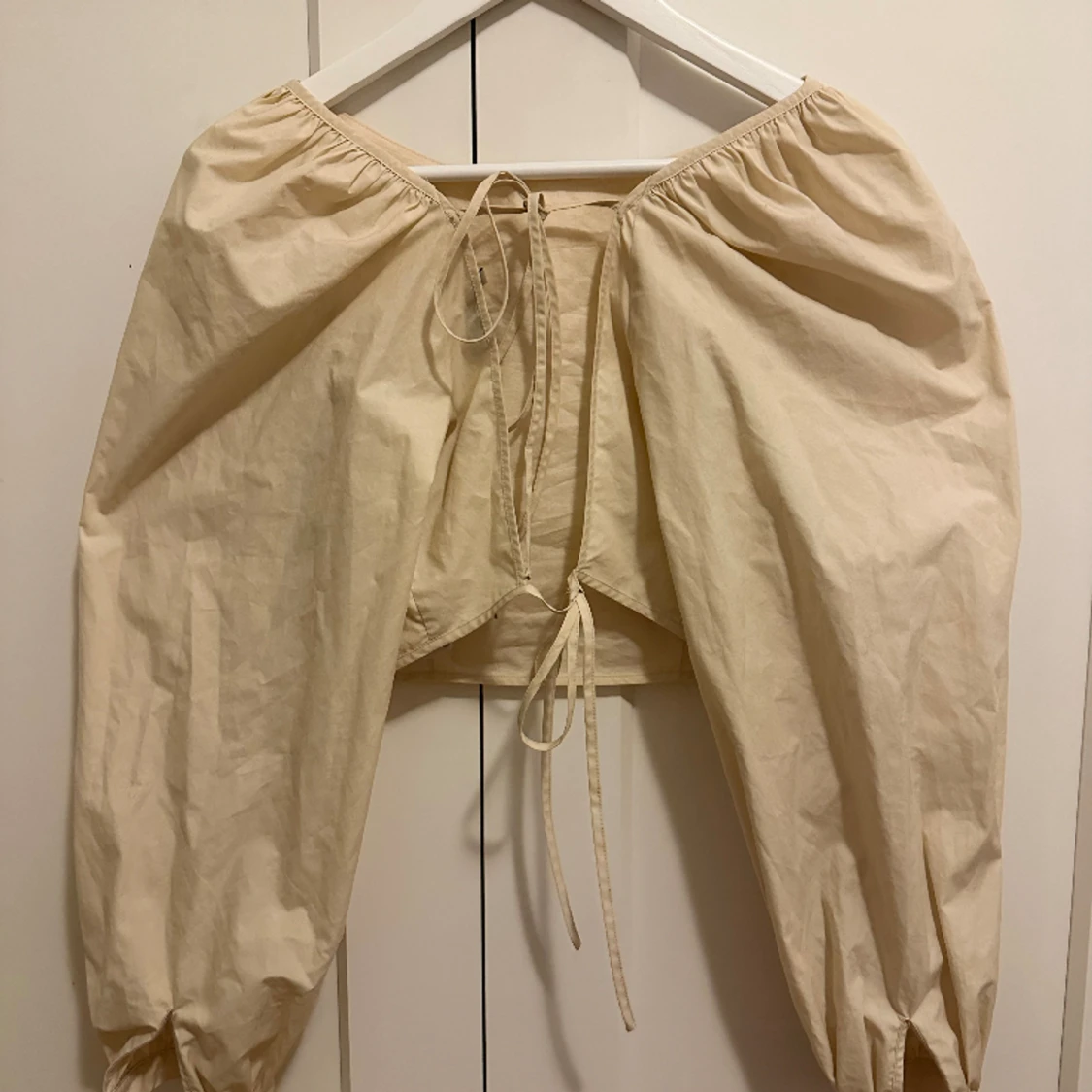 Topp med knytning i ryggen - 90