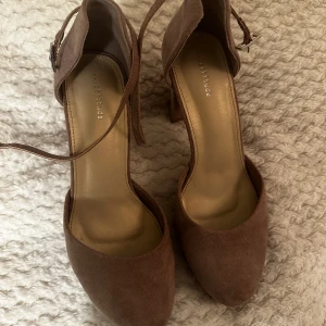 klackskor  - klackskor i storlek 40