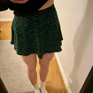 Super gullig kjol från Zara🩷kjolen har shorts under! 