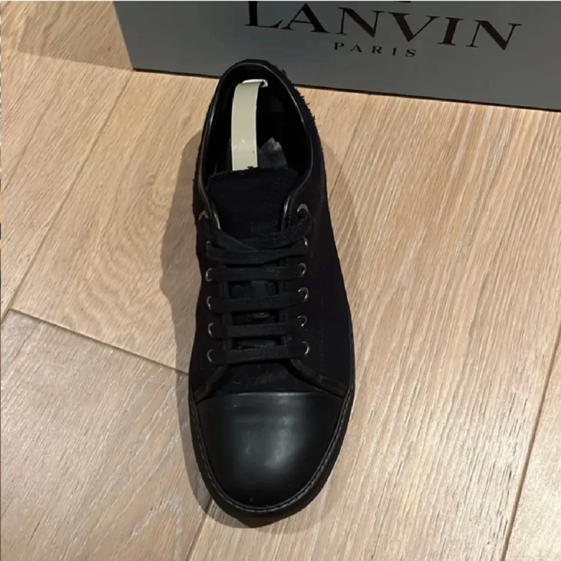 säljer ett par lanvins, bra skick en liten flaw kan skicka bild vid intresse - 91