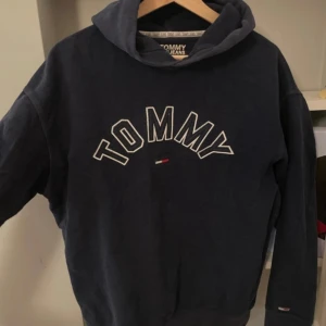 Tommy hilfiger Hoodie - Jättefräsch och skön , skriv vid minsta fråga