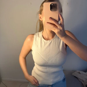 Hit topp - Vit topp från and other stories 