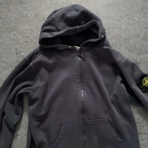 stone island - stone island Zip hoodie väldigt bra skick nypris  4400kr  