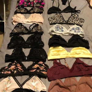 Bralette 15st - Olika skick men alla är i bra/ nyskick  Passsar xs-s Från olika märken  (+ 5par nya string om du vill st S) 3st sålda