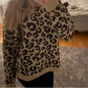 Säljer denna jättefina leopard tröjan från NAKD Använd några få gånger💓