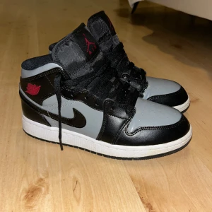 Jordan 1 - Använd några gånger, bra skick Storlek 38 Crease skydd ingår