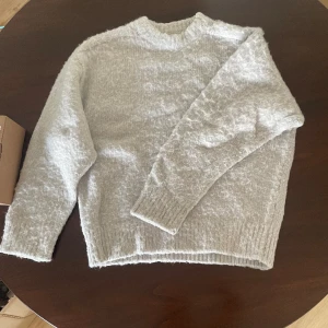 Eytys sweater  - Eytys sweater slutsåld kollektion. väldigt tjock och fof fluffig. Endast handtvättat!  Str - L/XL 