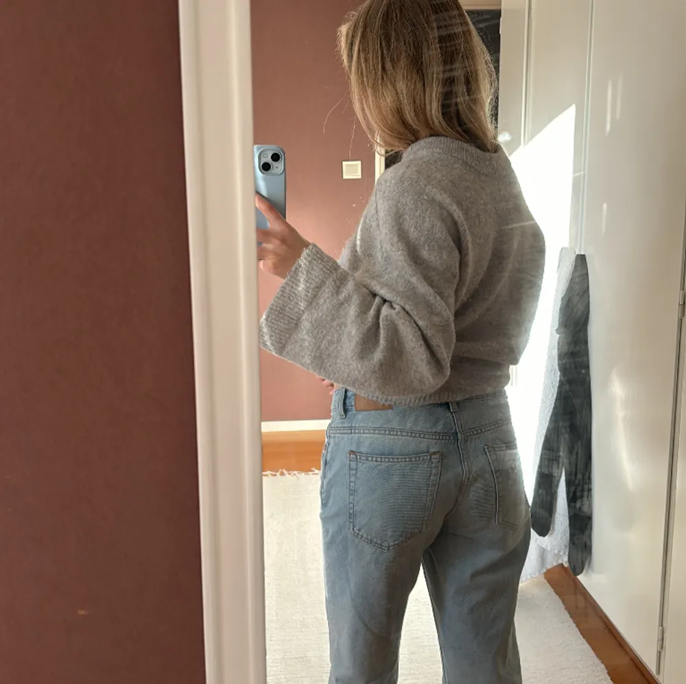 Raka jeans från Weekday, pin modellen. Mid Waits. Inget fel på dom men är för stora på mig. Jag är 161 cm W 28   L 30 . Jeans & Byxor.