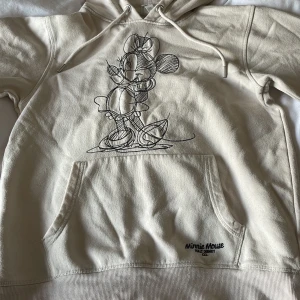 Hoodie  - En fin Hoodie med Mimmi broderad på 🌸