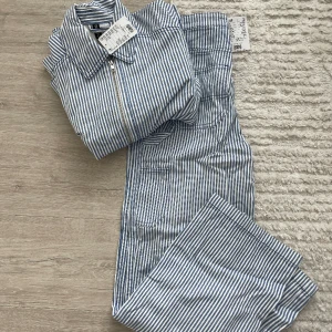 Jacka & byxor - Viralt set från HM, inte använt och prislapparna är kvar. Jackan är storlek XS & byxorna 34  DM för fler bilder