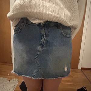 Lågmidjade jeans kjol köpt second hand. Så fin. 