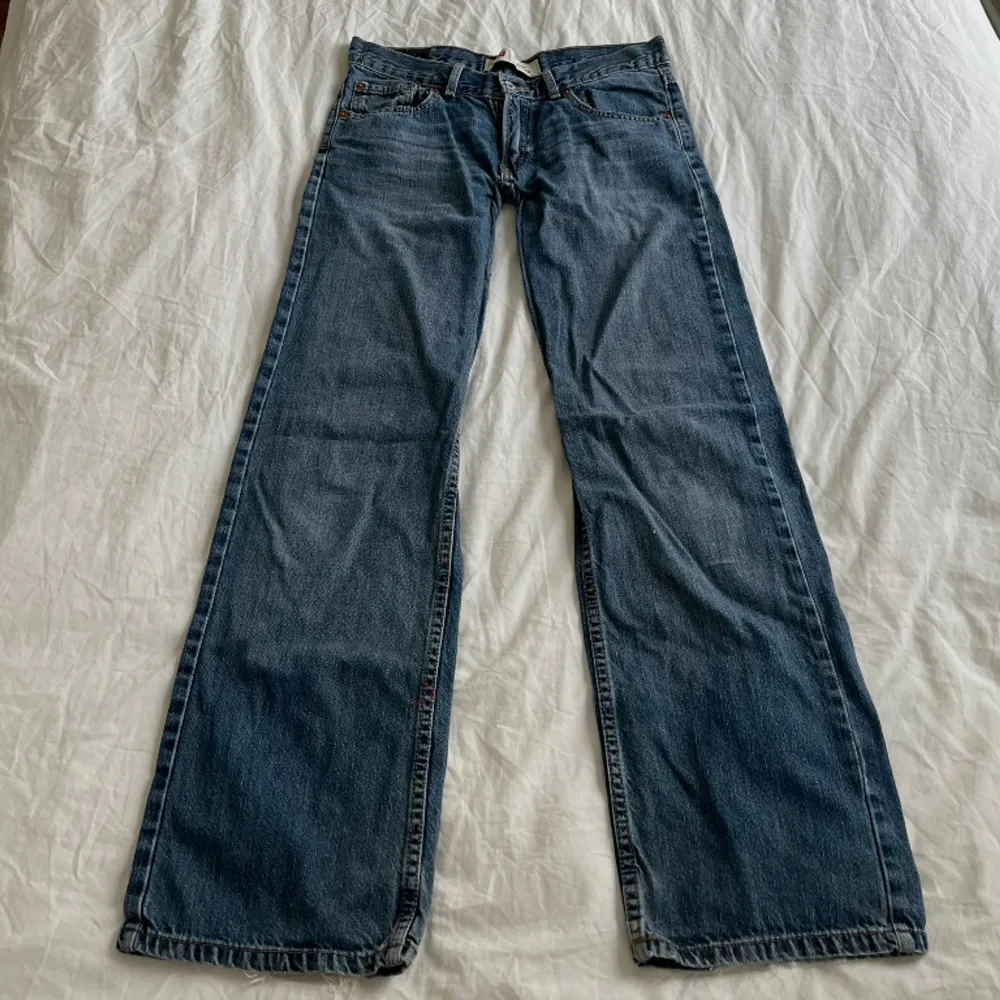 Super snygga Levis Jeans som är lågmidjade! Bra skick!. Jeans & Byxor.