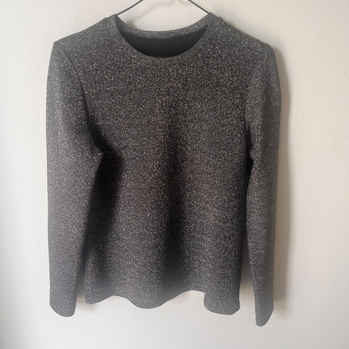 Glittrig tröja