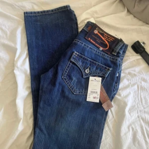 Low rise jeans - Ett par skit snygga låg midjas jeans från Dr Denim. Storlek 26/35. Aldrig använda 
