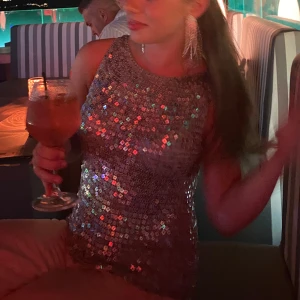 Paljettopp - Finns ingen storlek men passar mig som vanligtvis är S