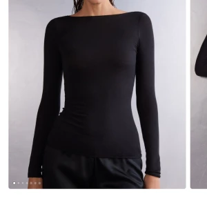 Intimissimi tröja  - Säljer denna tröjan ifrån intimissimi i storlek s. Säljer då den knappt används och är använd fåtal gånger. Köp pris ifrån början är 450kr