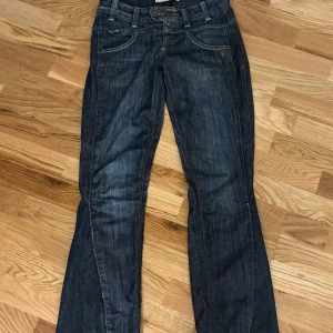 Low waist jeans  - Säljer dessa omsydda jeansen som tidigare var skinny🫧