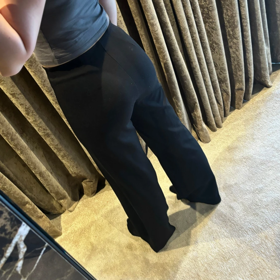 Svarta kostymbyxor  - 90