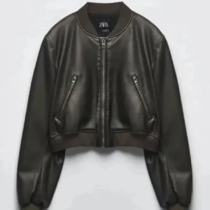 Zara jacka  - Super snygg skinn jacka från zara, ej använd mycket så i väldigt bra skick. Storleken passa S skulle jag säga🩷