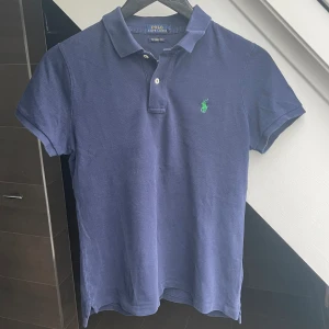 Polo Ralph Lauren Piké - Jättebra skick (L i barnstorlek för den passar lite som en S slim fit)