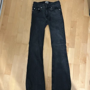 Bootcut jeans - Bootcut jeans från lager 157 lågmidjade. Använda men ej slitna, säljer för att jag inte använder längre. 