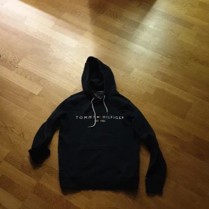 Marin blå hoodie  - Väldig bra skick. Stolek S. 