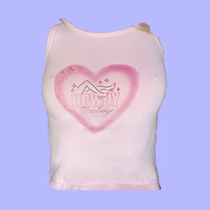 Graphic croptop - Tryckt av mig. Går att tvätta:) dm för custom 