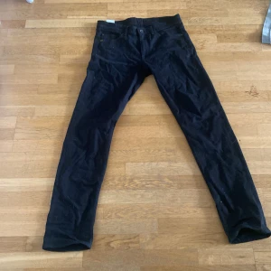 Tiger of sweden jeans - Svart Tiger of sweden jeans en trasig skärp öggla