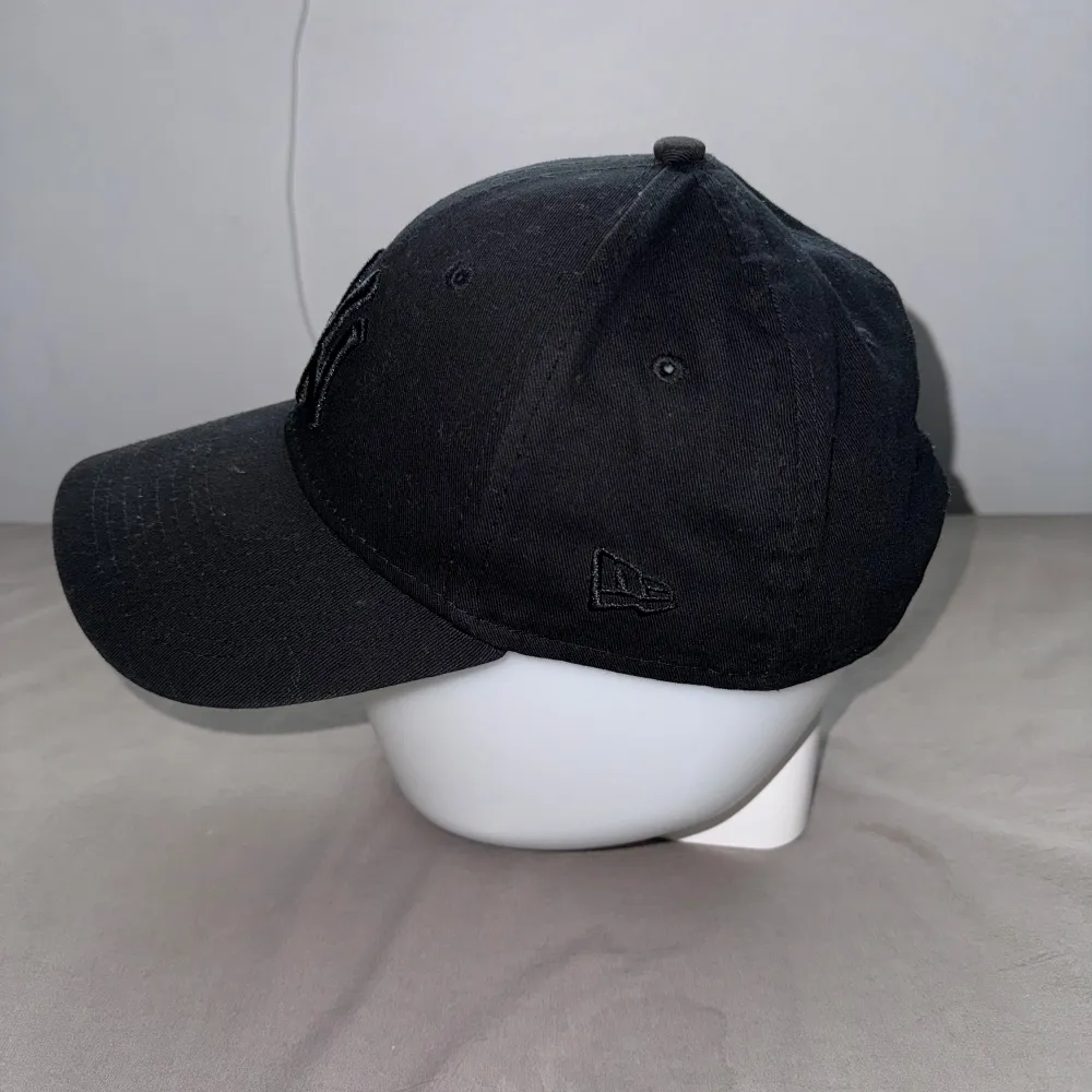 Svart New era keps 🧢 . Accessoarer.