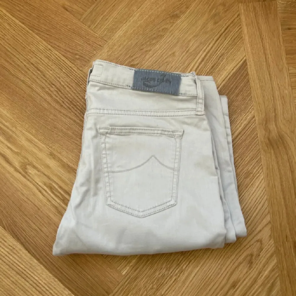 Vita Jacob Cohen jeans storlek 30 inga defekter. Jeans & Byxor.