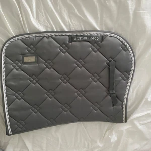 Schabrak  - Grått schabrak  St full   Använt 2 gånger  