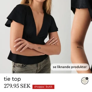 Jättesöt topp - Har användt toppen 1 gång då jag köpte fel storlek💗jättefin med knyte där bak. Lägger ut för nypris då tröjan är helt slutsåld💞