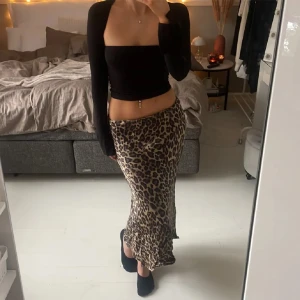 Leopard kjol  - Jättefin lågmidjad kjol i storlek s❤️