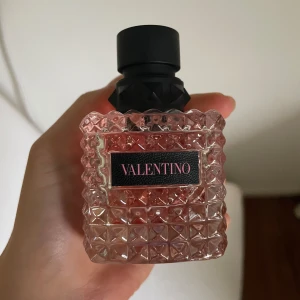 Valentino parfym - Valentino parfym. Knappt använd💕