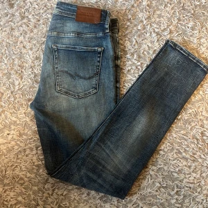 Jack&jones jeans - Säljer min Jack&jones jeans  Bra skick  Storleken står på tredje bilden 