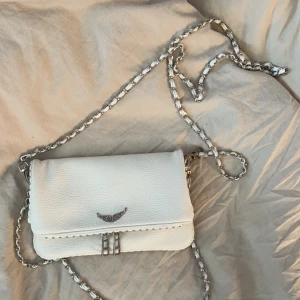 Zadig väska vit - Bra skick, har bara aldrig använt den🤍