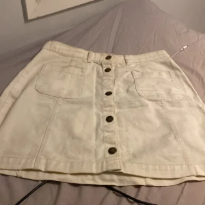 Jeans kjol  - Jätte bra skick och en väldigt fin och somrig kjol