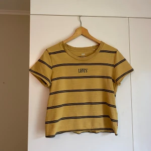 Levi’s t-shirt - Snygg Levi’s t-shirt, använd fåtal gånger! 