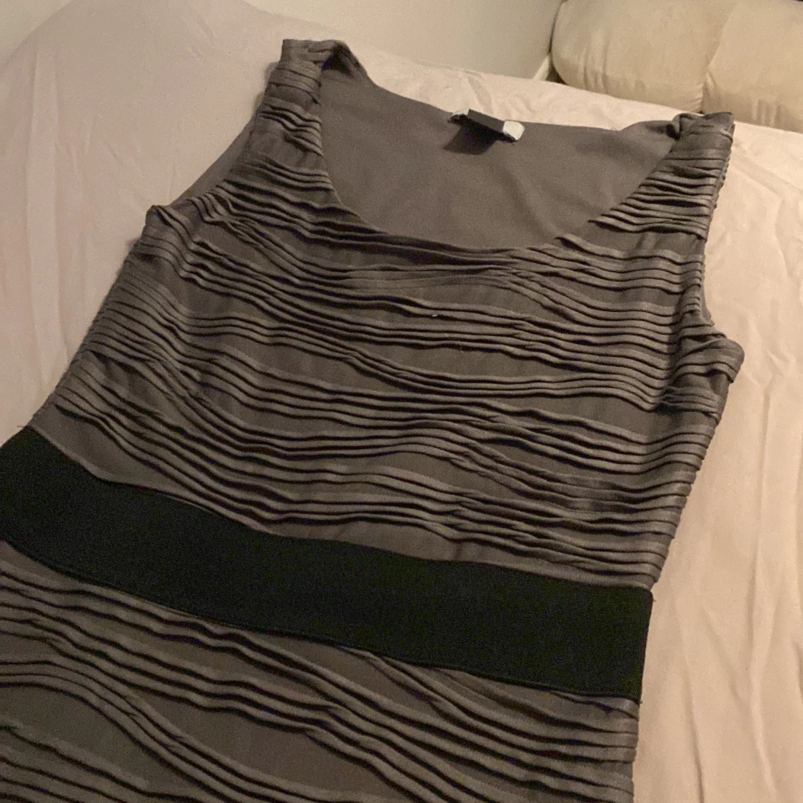 Knälång tight klänning