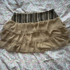 Cowboy kjol - Superfin low waist kjol som passar till sommaren sååå bra🌸 Storlek M men skulle säga att den är bättre som S Pris går att diskutera vid snabb affär