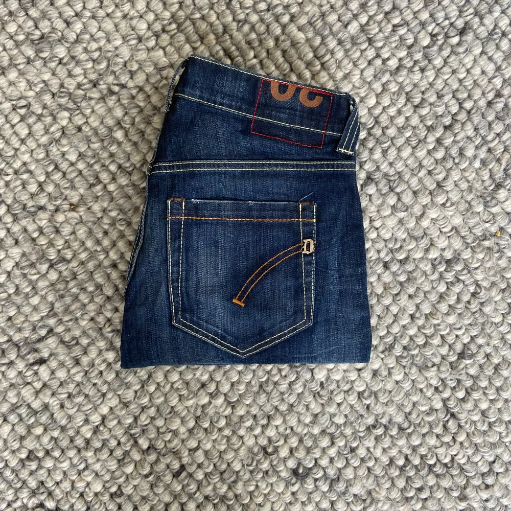 Tja, säljer dessa snygga dondup jeans i storlek 30 och i modellen ”Emil”, de är Slim fit, skriv vid fler frågor eller funderingar . Jeans & Byxor.