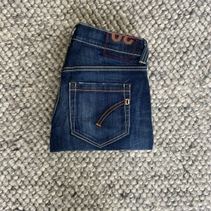 Dondup jeans - Tja, säljer dessa snygga dondup jeans i storlek 30 och i modellen ”Emil”, de är Slim fit, skriv vid fler frågor eller funderingar 