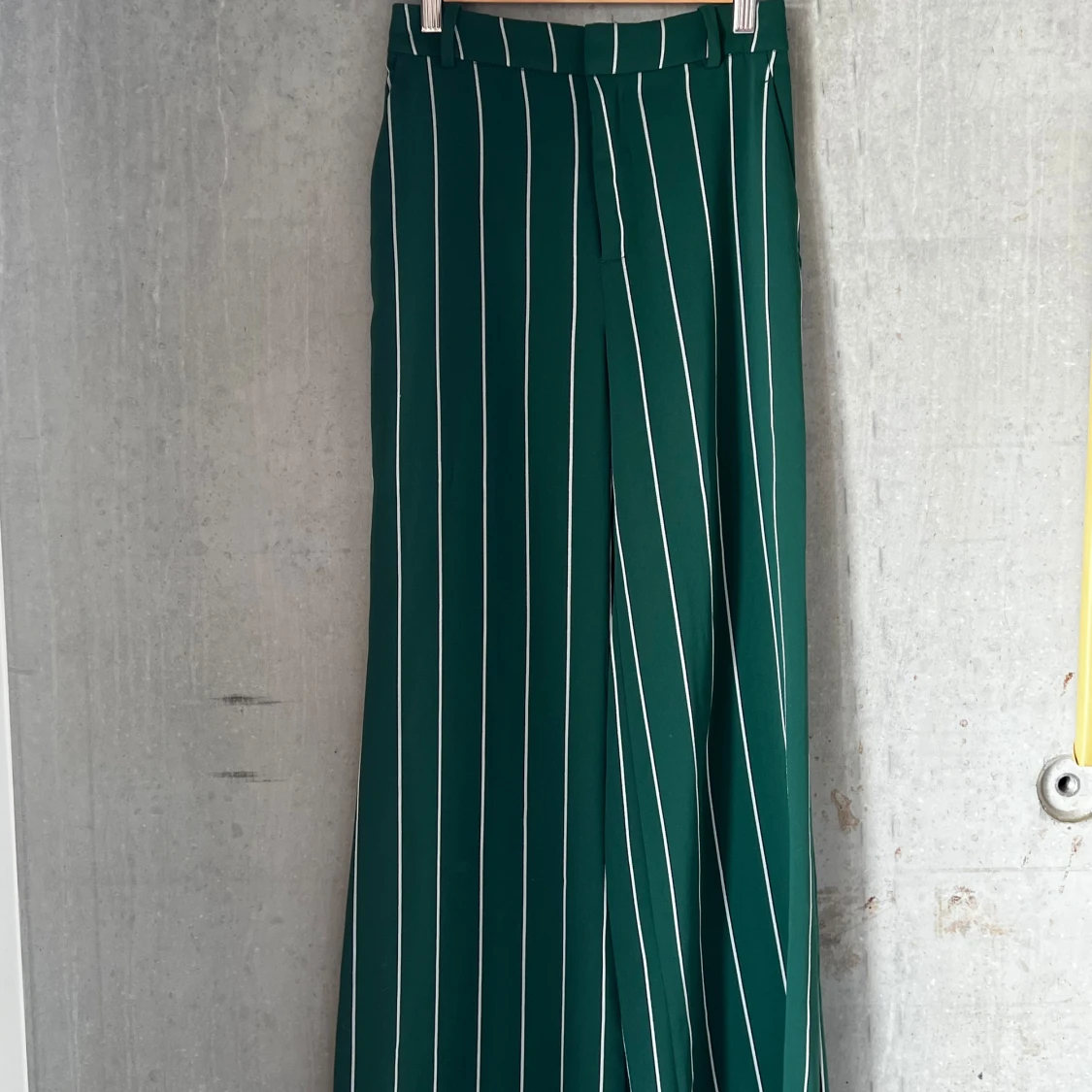 Gröna kostymbyxor - 90