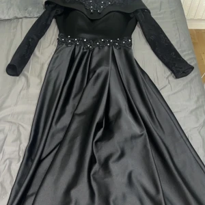 Svart Festklänning  - Storlek Xs / S Jätte bra skick helt oanvänd. Den är köpt i Turkiet. Väldigt bra material. 