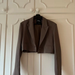 Kort blazer  - Superfin kort kavaj från zara 