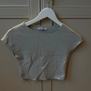 Crop top från Zara - Superfin topp från Zara. Endast använd en gång