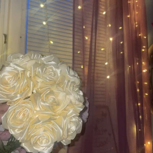 Evighets blombuketter! - Hej, jag heter sham och är en 16 åring som har provat på att starta ett eget företag med hjälp av UngDrive Academy. Jag säljer evighetsbuketter som är gjorda av satinband för ett ganska billigt pris! Insta + TikTok -  roses_bysham Mer information <3