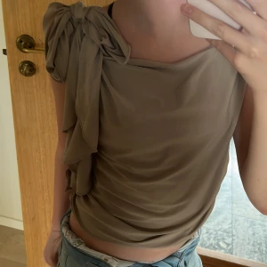 Asfint linne från Gina! 🌼 - Typ helt oanvänd! Den är i storleken L men passar M och S! 🌊🐢